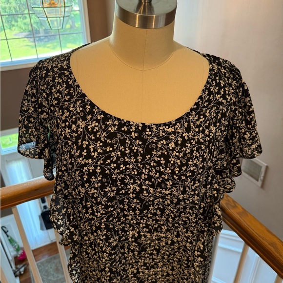 New- Max Studio- Black and White Floral High-Low Dress with Ruffle Detailing - Picture 3 of 10